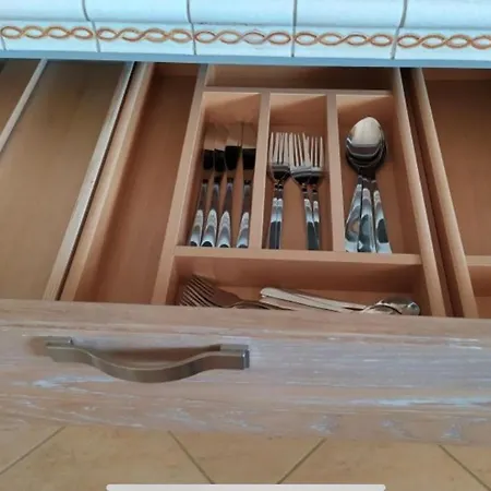 Luxury Appartment, Only 7 Minutes From Thessaloniki Airport And 15 Minutes From Center ,for 8-23 People Also For Gatherings And Parties 公寓 *