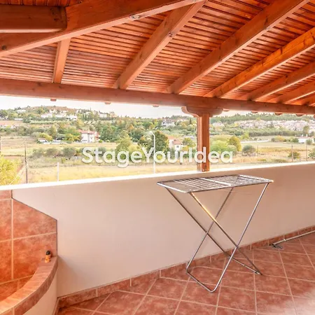 Luxury Appartment, Only 7 Minutes From Thessaloniki Airport And 15 Minutes From Center ,for 8-23 People Also For Gatherings And Parties Neon Rysion