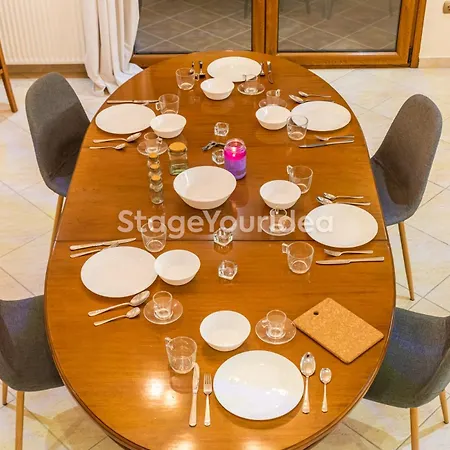 Luxury Appartment, Only 7 Minutes From Thessaloniki Airport And 15 Minutes From Center ,for 8-23 People Also For Gatherings And Parties Apartment *