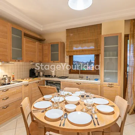 Luxury Appartment, Only 7 Minutes From Thessaloniki Airport And 15 Minutes From Center ,for 8-23 People Also For Gatherings And Parties