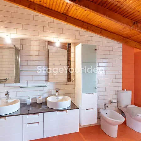 Luxury Appartment, Only 7 Minutes From Thessaloniki Airport And 15 Minutes From Center ,for 8-23 People Also For Gatherings And Parties Apartmán *
