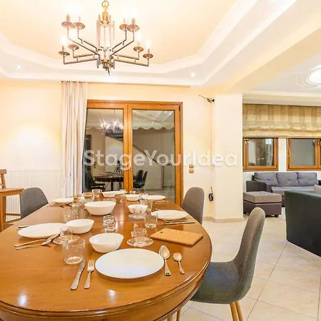 Luxury Appartment, Only 7 Minutes From Thessaloniki Airport And 15 Minutes From Center ,for 8-23 People Also For Gatherings And Parties *