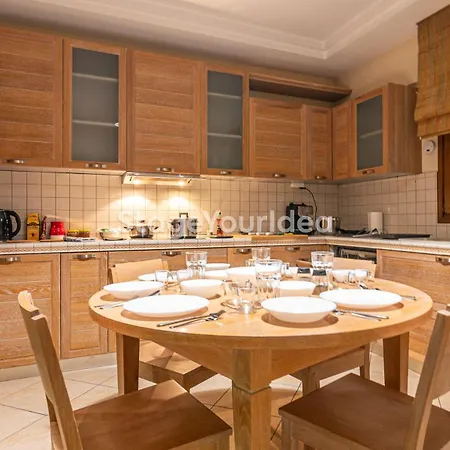 Luxury Appartment, Only 7 Minutes From Thessaloniki Airport And 15 Minutes From Center ,for 8-23 People Also For Gatherings And Parties Apartment *