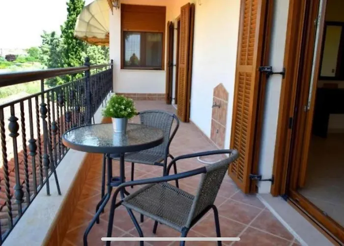 Luxury Appartment, Only 7 Minutes From Thessaloniki Airport And 15 Minutes From Center ,for 8-23 People Also For Gatherings And Parties