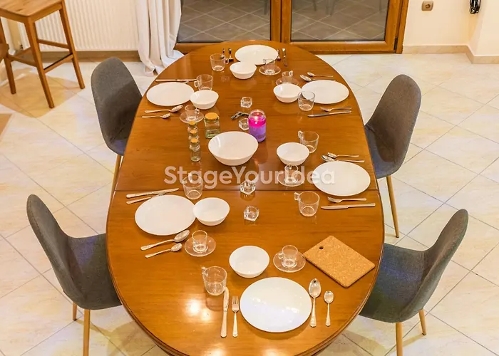 Luxury Appartment, Only 7 Minutes From Thessaloniki Airport And 15 Minutes From Center ,for 8-23 People Also For Gatherings And Parties Apartman *