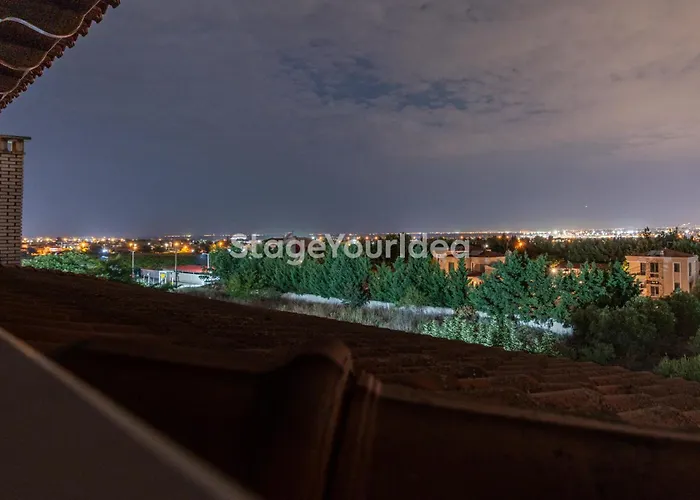 Luxury Appartment, Only 7 Minutes From Thessaloniki Airport And 15 Minutes From Center ,for 8-23 People Also For Gatherings And Parties Néon Rýsion