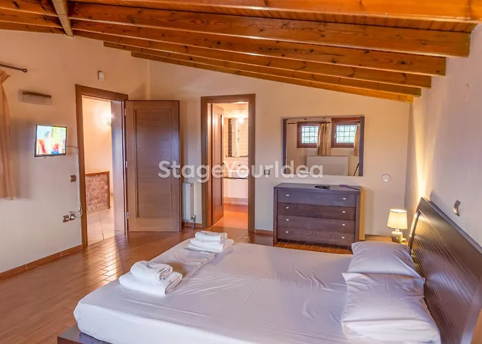 Luxury Appartment, Only 7 Minutes From Thessaloniki Airport And 15 Minutes From Center ,for 8-23 People Also For Gatherings And Parties Apartman