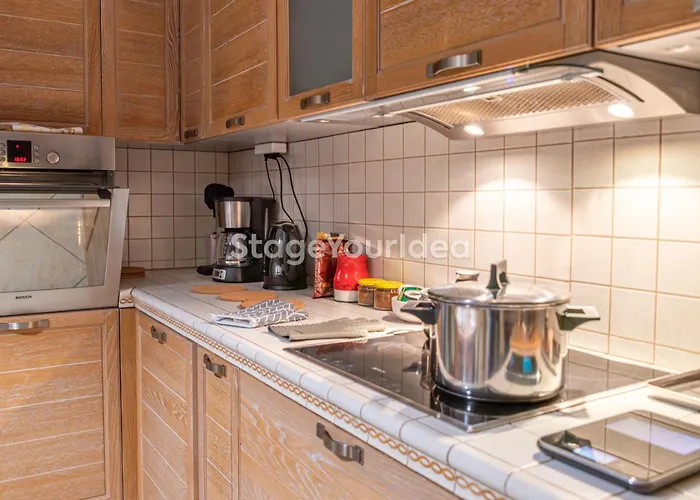 Luxury Appartment, Only 7 Minutes From Thessaloniki Airport And 15 Minutes From Center ,for 8-23 People Also For Gatherings And Parties Néon Rýsion