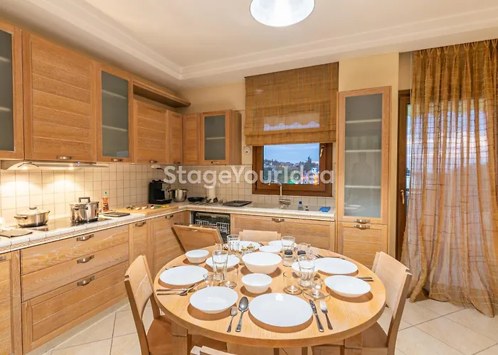 Luxury Appartment, Only 7 Minutes From Thessaloniki Airport And 15 Minutes From Center ,for 8-23 People Also For Gatherings And Parties