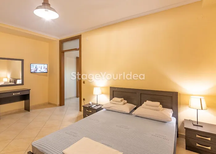 Luxury Appartment, Only 7 Minutes From Thessaloniki Airport And 15 Minutes From Center ,for 8-23 People Also For Gatherings And Parties *