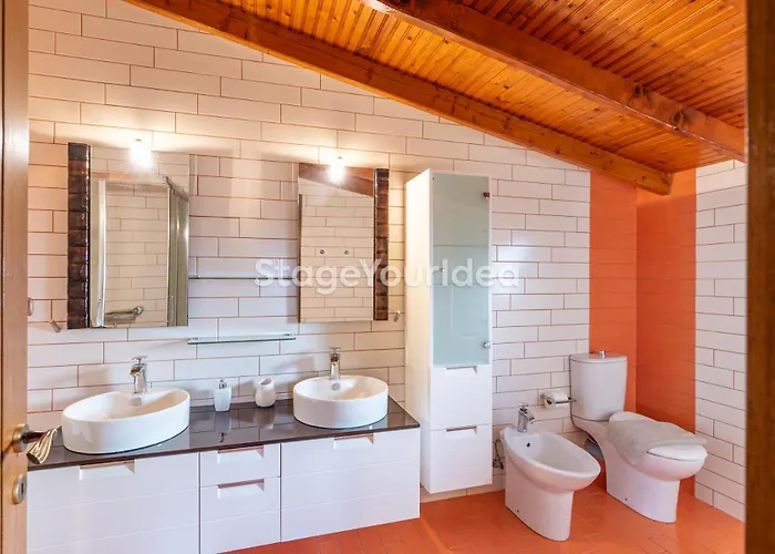Luxury Appartment, Only 7 Minutes From Thessaloniki Airport And 15 Minutes From Center ,for 8-23 People Also For Gatherings And Parties Apartman *