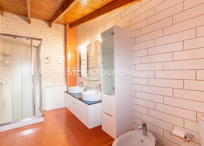Luxury Appartment, Only 7 Minutes From Thessaloniki Airport And 15 Minutes From Center ,for 8-23 People Also For Gatherings And Parties Néon Rýsion