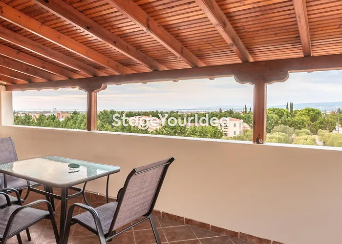 Apartman Luxury Appartment, Only 7 Minutes From Thessaloniki Airport And 15 Minutes From Center ,for 8-23 People Also For Gatherings And Parties Néon Rýsion