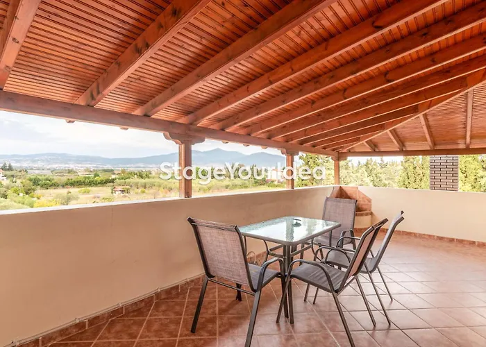 Apartman Luxury Appartment, Only 7 Minutes From Thessaloniki Airport And 15 Minutes From Center ,for 8-23 People Also For Gatherings And Parties *