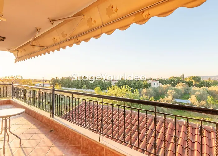 Apartman Luxury Appartment, Only 7 Minutes From Thessaloniki Airport And 15 Minutes From Center ,for 8-23 People Also For Gatherings And Parties *