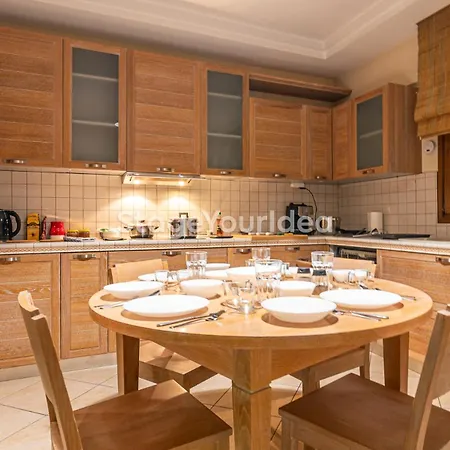 Apartamento Luxury Appartment, Only 7 Minutes From Thessaloniki Airport And 15 Minutes From Center ,for 8-23 People Also For Gatherings And Parties