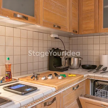 Apartamento Luxury Appartment, Only 7 Minutes From Thessaloniki Airport And 15 Minutes From Center ,for 8-23 People Also For Gatherings And Parties