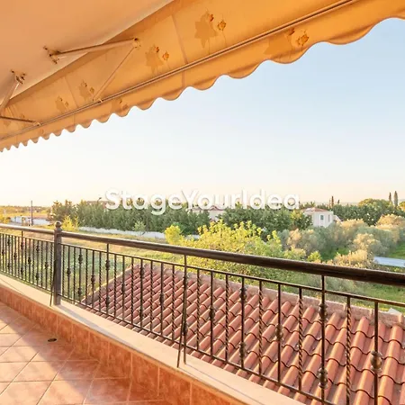Apartamento Luxury Appartment, Only 7 Minutes From Thessaloniki Airport And 15 Minutes From Center ,for 8-23 People Also For Gatherings And Parties *
