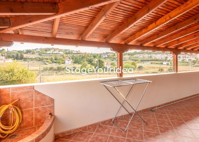 Luxury Appartment, Only 7 Minutes From Thessaloniki Airport And 15 Minutes From Center ,for 8-23 People Also For Gatherings And Parties Néon Rýsion