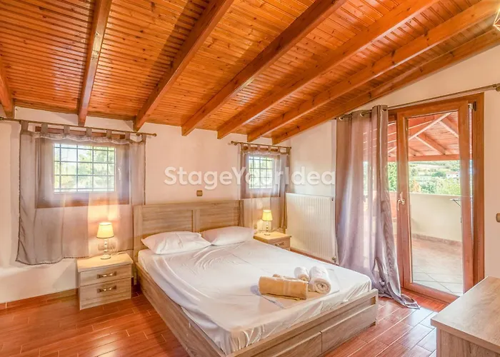 Luxury Appartment, Only 7 Minutes From Thessaloniki Airport And 15 Minutes From Center ,for 8-23 People Also For Gatherings And Parties
