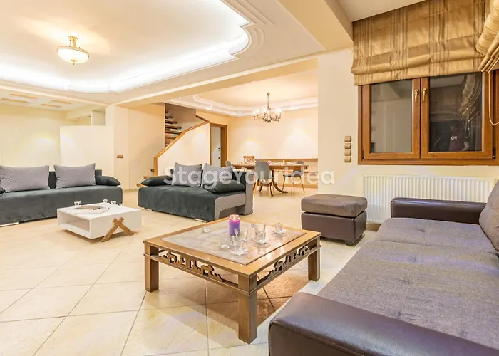Luxury Appartment, Only 7 Minutes From Thessaloniki Airport And 15 Minutes From Center ,for 8-23 People Also For Gatherings And Parties